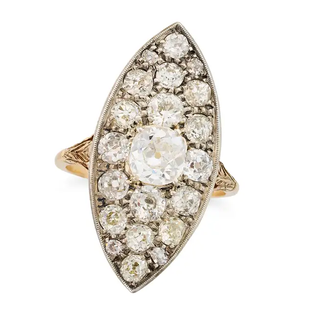 A VERY FINE ANTIQUE DIAMOND NAVETTE RING, 19TH CENTURY in 18ct yellow gold and silver, the navette