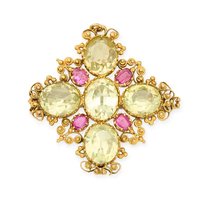NO RESERVE - AN ANTIQUE CHRYSOBERYL AND RUBY BROOCH, 19TH CENTURY in yellow gold, set with five oval