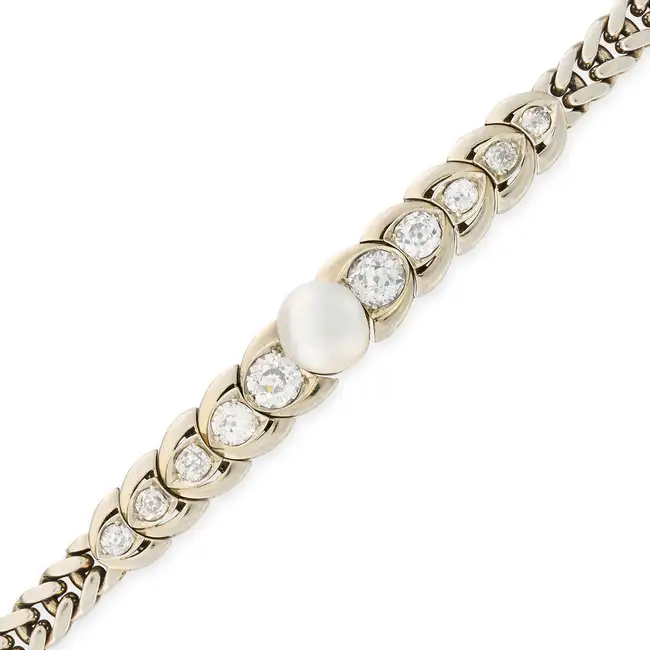 A VINTAGE NATURAL FRESHWATER PEARL AND DIAMOND BRACELET set with a pearl of 10.0mm, accented by a