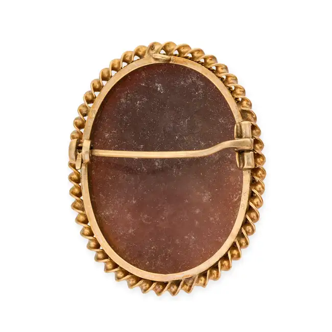 NO RESERVE - A VINTAGE SHELL CAMEO BROOCH, 1977 in 9ct yellow gold, set with an oval shell cameo