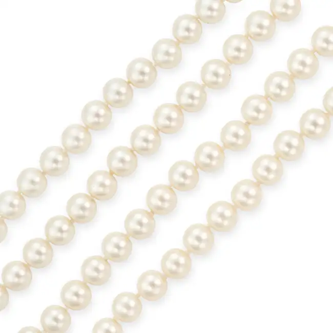 NO RESERVE - CHANEL, 2010 FALL COLLECTION A FAUX PEARL LARIAT NECKLACE comprising a single row of
