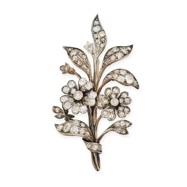 AN ANTIQUE DIAMOND FLORAL SPRAY BROOCH designed as a floral spray, set throughout with old and