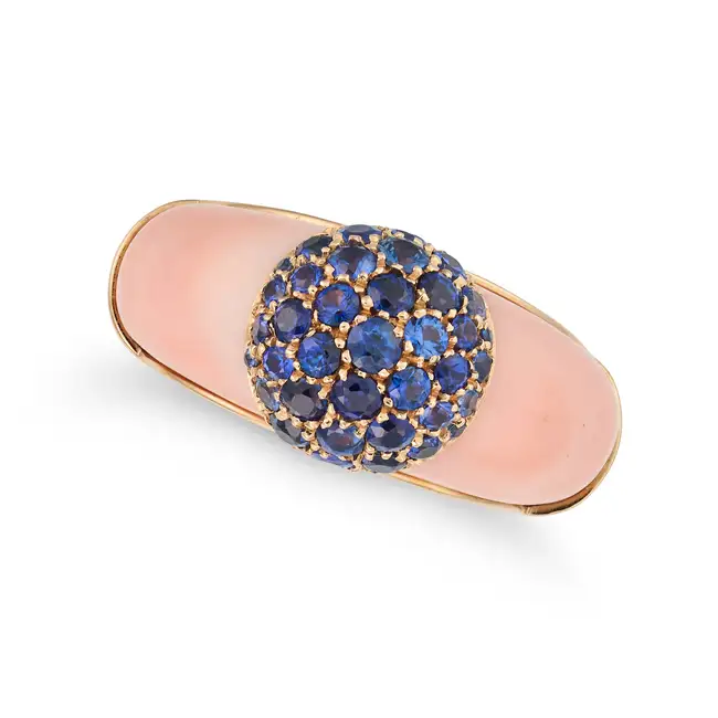 A VINTAGE SAPPHIRE AND CORAL RING in 18ct yellow gold, comprising polished coral and a dome pave set