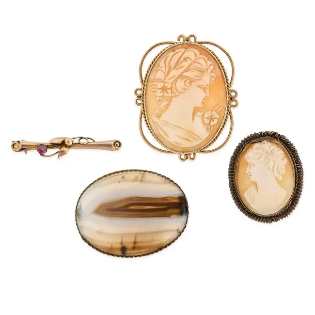 NO RESERVE - A COLLECTION OF BROOCHES comprising an antique shell cameo brooch / pendant, no assay