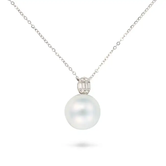 A SOUTH SEA PEARL AND DIAMOND PENDANT NECKLACE the pendant set with a South Sea pearl of 11.8mm,