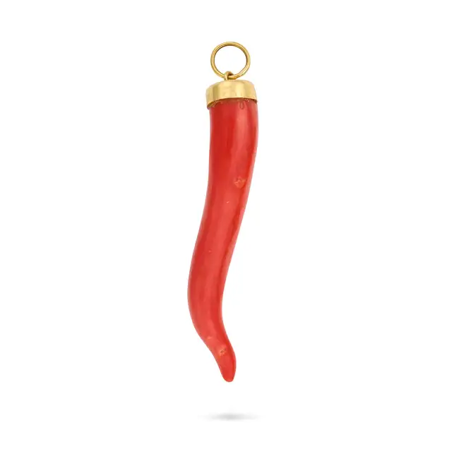 NO RESERVE - A VINTAGE CORAL PENDANT in 18ct yellow gold, set with a polished coral, stamped 750,
