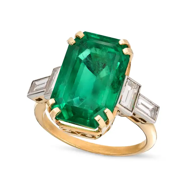 AN EXCEPTIONAL 10.63 CARAT COLOMBIAN MINOR EMERALD AND DIAMOND RING set with an octagonal step cut