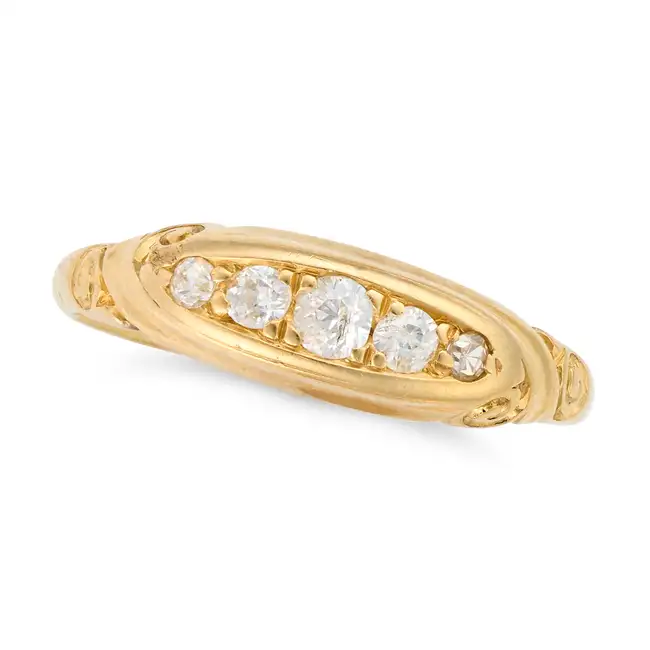 AN ANTIQUE DIAMOND RING in 18ct yellow gold, set with five graduating old and single cut diamonds,