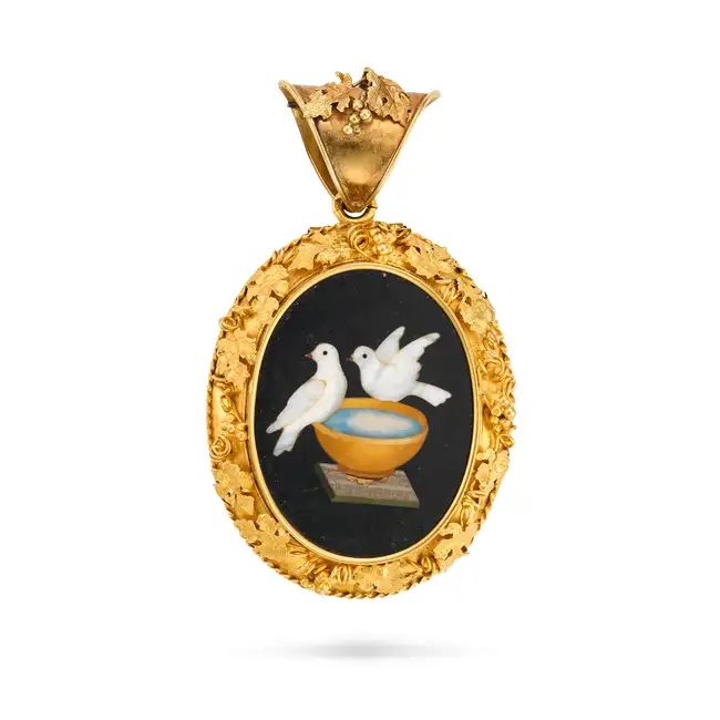 NO RESERVE - A FINE ANTIQUE PIETRA DURA PENDANT, CIRCA 1870 in yellow gold, inlaid with polished