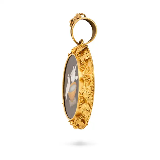 NO RESERVE - A FINE ANTIQUE PIETRA DURA PENDANT, CIRCA 1870 in yellow gold, inlaid with polished