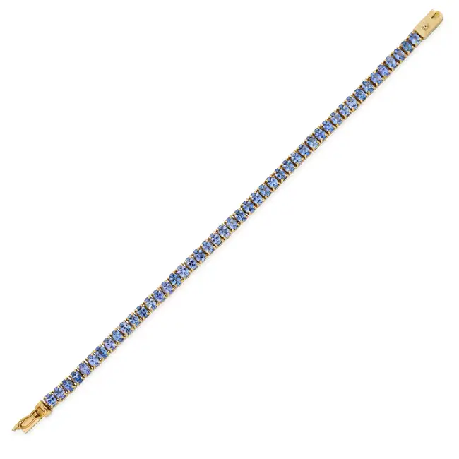 A SAPPHIRE LINE BRACELET in 18ct yellow gold, comprising a row of oval cut sapphires totalling 6.7-