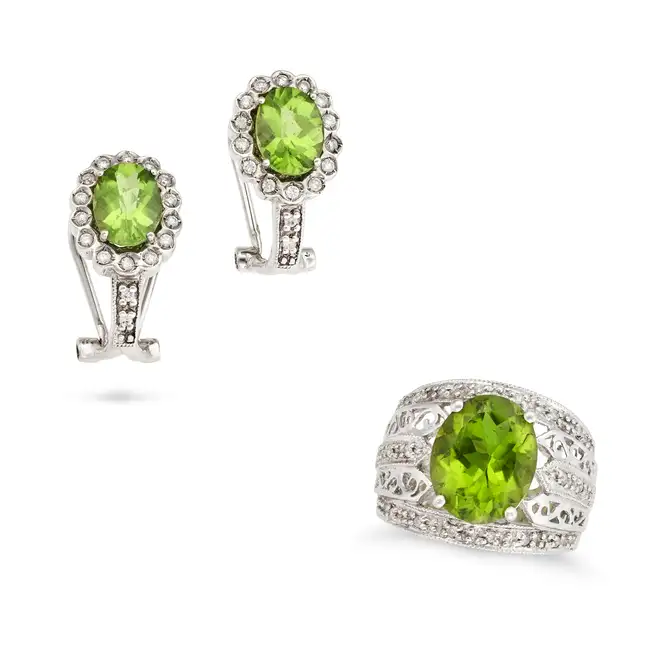 A PERIDOT AND DIAMOND RING AND EARRINGS SUITE the ring set with an oval cut peridot of approximately