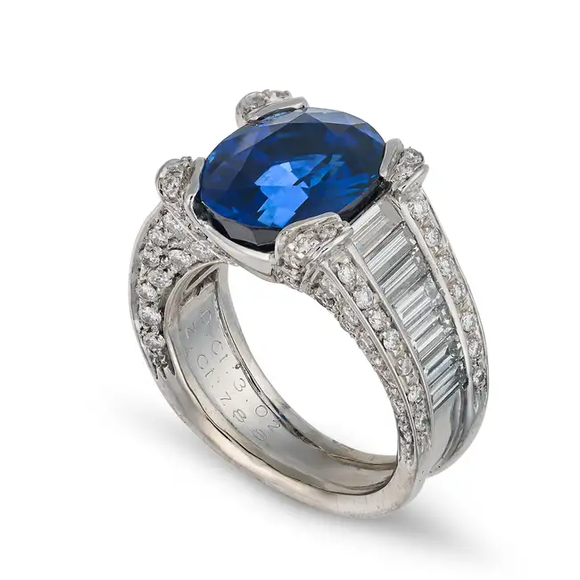 A FINE THAI SAPPHIRE AND DIAMOND DRESS RING in 18ct white gold, set with an oval cut sapphire of 7.