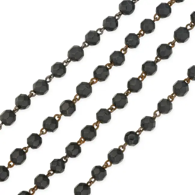 NO RESERVE - AN ANTIQUE VICTORIAN JET LOCKET PENDANT NECKLACE, 19TH CENTURY the oval hinged locket