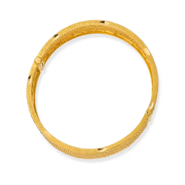 A GOLD BANGLE in yellow gold, the hinged openwork bangle designed as rows of twisted wirework,