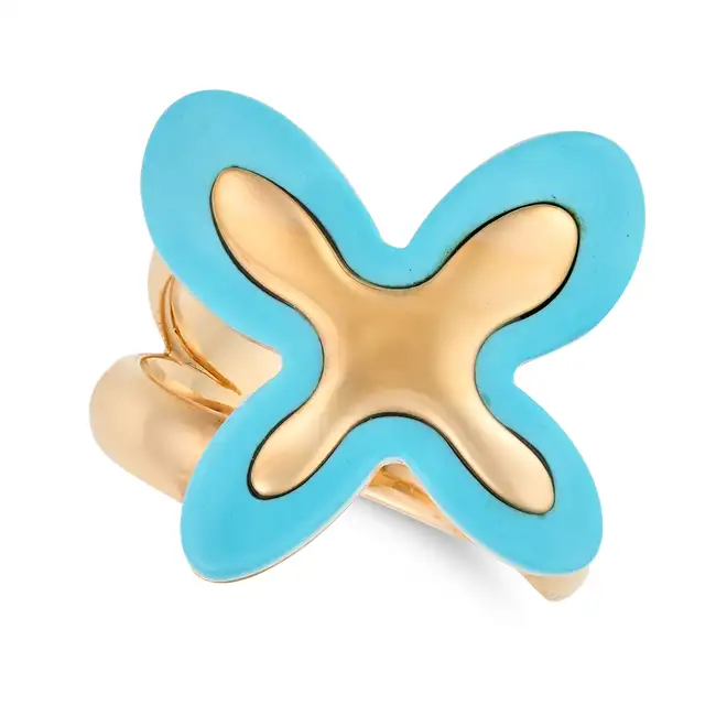 AN ITALIAN CERAMIC RING in 18ct rose gold, in abstract design, set with turquoise coloured