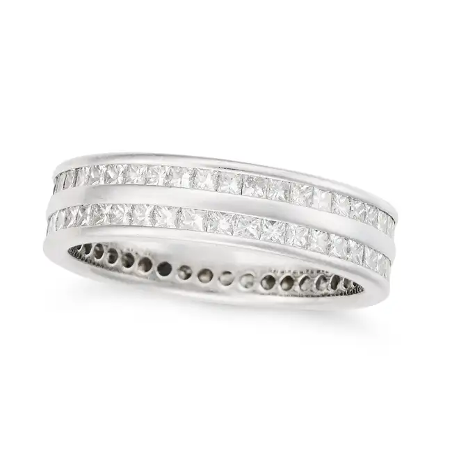 A DIAMOND FULL ETERNITY RING in platinum, set all around with two rows of princess cut diamonds, the