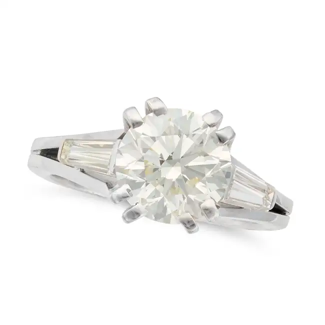 A SOLITAIRE DIAMOND RING set with a round brilliant cut diamond of 2.50 carats, the shoulders set