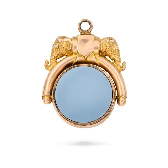 NO RESERVE - AN ANTIQUE BLOODSTONE AND SARDONYX SWIVEL FOB in yellow gold, the handle designed as