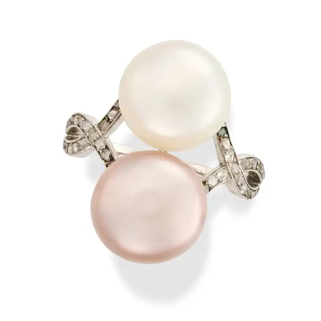A FRENCH ANTIQUE ART DECO PEARL AND DIAMOND RING in 18ct white gold, set with a white pearl of 11.