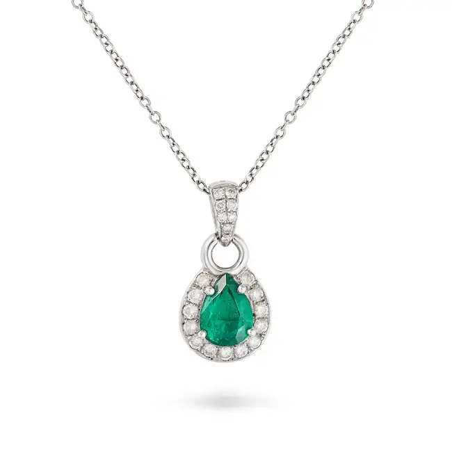AN EMERALD AND DIAMOND PENDANT NECKLACE in 18ct white gold, the pendant set with a pear cut