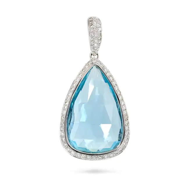 AN AQUAMARINE AND DIAMOND PENDANT in 18ct white gold, set with a faceted aquamarine of approximately