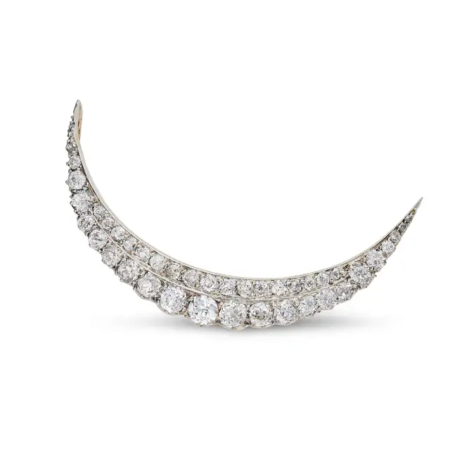 AN ANTIQUE DIAMOND CRESCENT MOON BROOCH in yellow gold and silver, designed as a crescent moon set