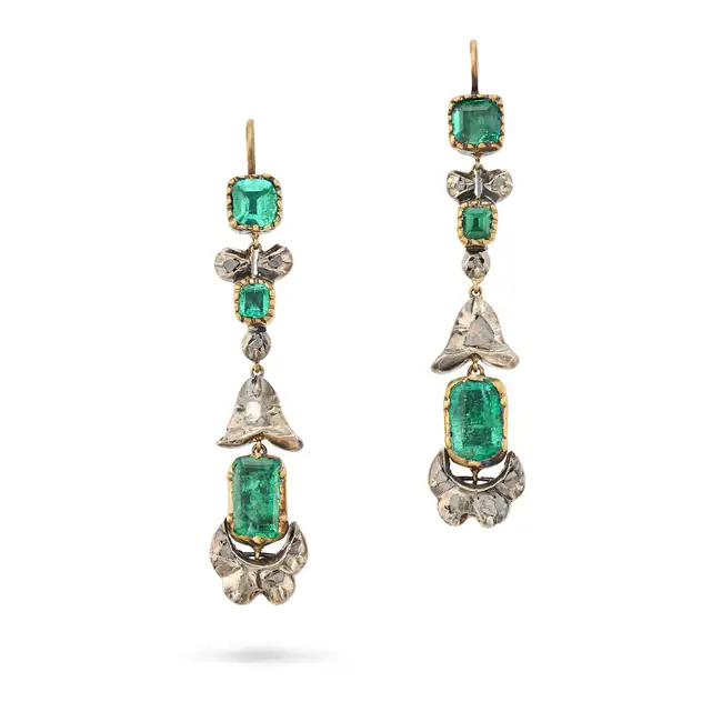 A PAIR OF ANTIQUE EMERALD AND DIAMOND DROP EARRINGS, 19TH CENTURY the articulated bodies set with