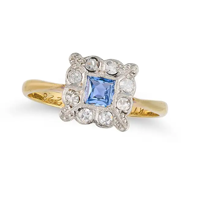 AN ART DECO SAPPHIRE AND DIAMOND RING in 18ct yellow gold and platinum, set with a French cut