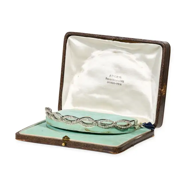 AN ANTIQUE DIAMOND TIARA / BRACELET, EARLY 20TH CENTURY in platinum and 18ct yellow gold, comprising