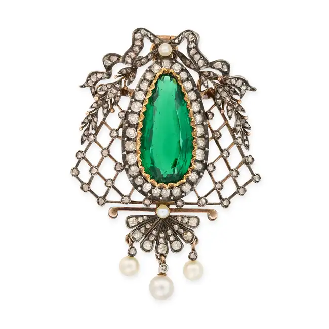 A FINE ANTIQUE DIAMOND, PEARL AND GREEN PASTE PENDANT, LATE 19TH CENTURY in yellow gold and