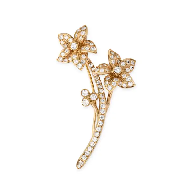 A VINTAGE DIAMOND FLOWER BROOCH in 18ct yellow gold, designed as a sprig of flowers, set with