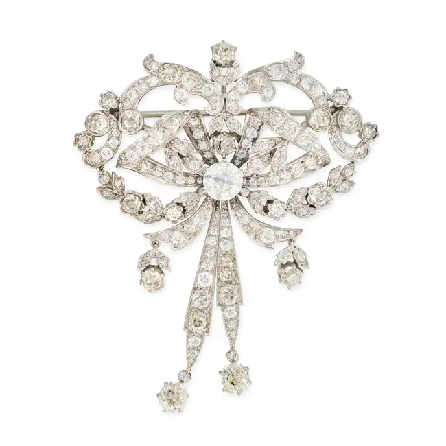AN IMPORTANT ANTIQUE BELLE EPOQUE DIAMOND BOW BROOCH designed as a bow, set with a principal old