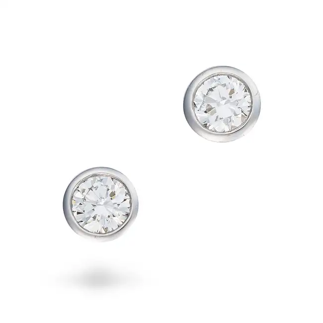 A PAIR OF DIAMOND STUD EARRINGS each set with a round brilliant cut diamond, the diamonds