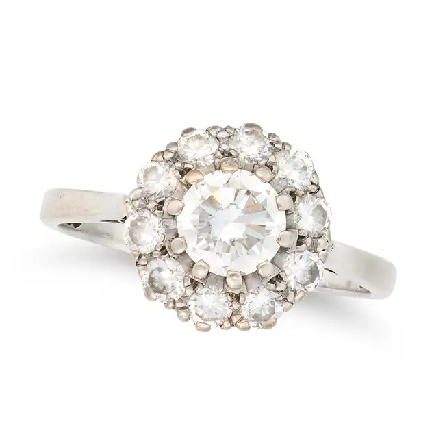NO RESERVE - A DIAMOND CLUSTER RING in platinum, set with a transitional cut diamond of