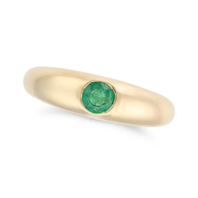 AN EMERALD RING set with a round cut emerald of 0.40 carats, inscribed 0.40CT, stamped 14K, size N /