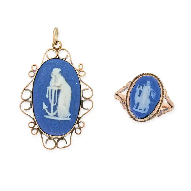 NO RESERVE - AN ANTIQUE WEDGWOOD PENDANT AND RING in yellow gold, the pendant set with Wedgwood