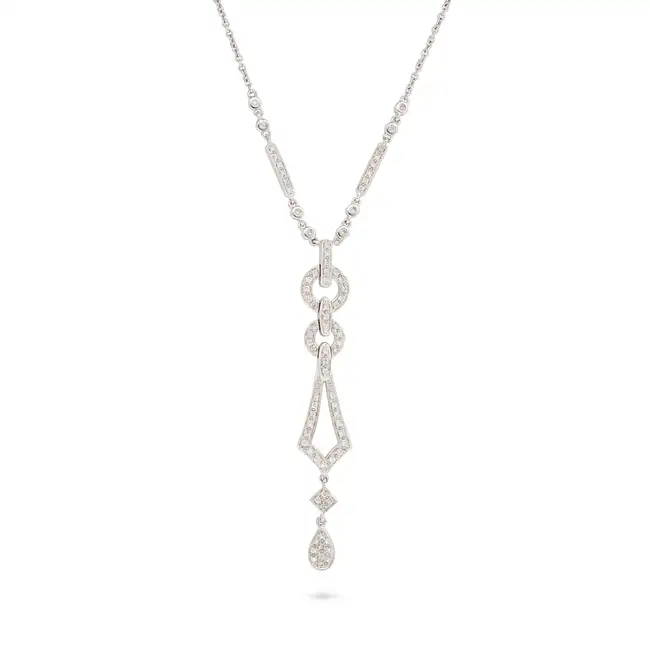 NO RESERVE - A DIAMOND PENDANT NECKLACE in 18ct white gold, the articualted, geometric pendant set