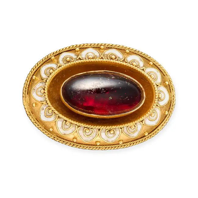 NO RESERVE - AN ANTIQUE VICTORIAN GARNET AND ENAMEL ETRUSCAN REVIVAL BROOCH in yellow gold, set with