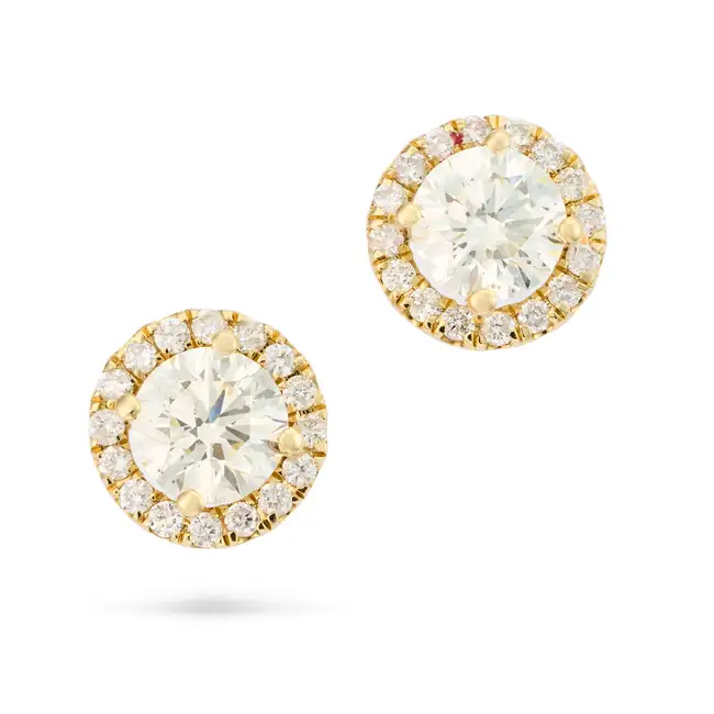 NO RESERVE - A PAIR OF DIAMOND HALO STUD EARRINGS in 18ct yellow gold, each set with a round