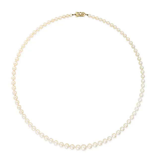 NO RESERVE - MIKIMOTO, A PEARL NECKLACE in 14ct yellow gold, comprising a single row of pearls