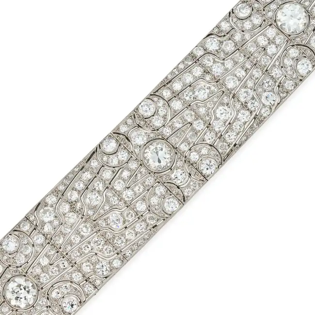 AN IMPORTANT FRENCH ART DECO DIAMOND BRACELET, CIRCA 1925 in platinum and 18ct white gold,