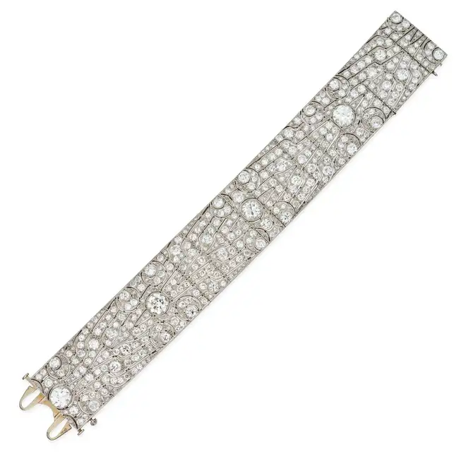 AN IMPORTANT FRENCH ART DECO DIAMOND BRACELET, CIRCA 1925 in platinum and 18ct white gold,