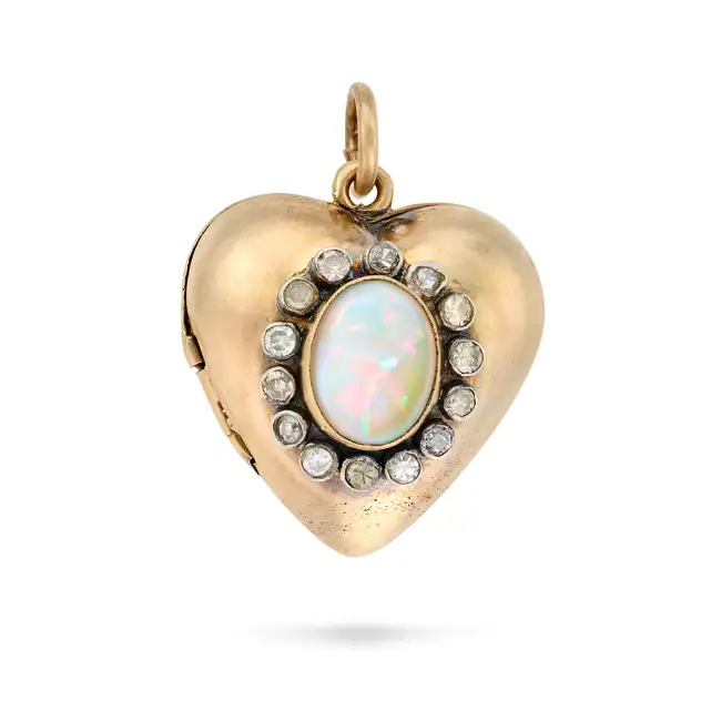 AN ANTIQUE OPAL AND DIAMOND HEART LOCKET PENDANT in yellow gold, the hinged heart shaped locket