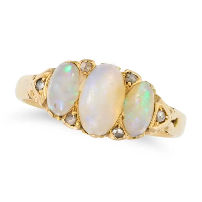 NO RESERVE - AN ANTIQUE OPAL AND DIAMOND RING, EARLY 20TH CENTURY in 18ct yellow gold, set with
