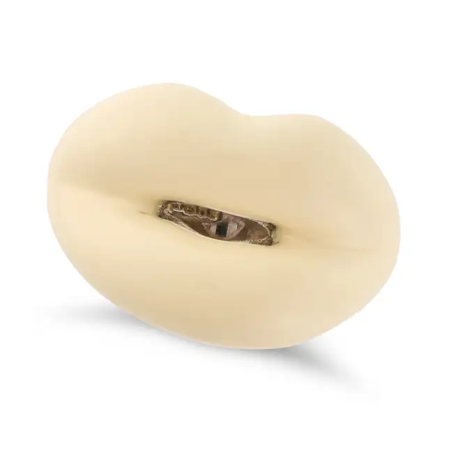 NO RESERVE - SOLANGE AZAGURY-PARTRIDGE, AN ENAMEL HOTLIPS RING in silver, designed as a pair of lips
