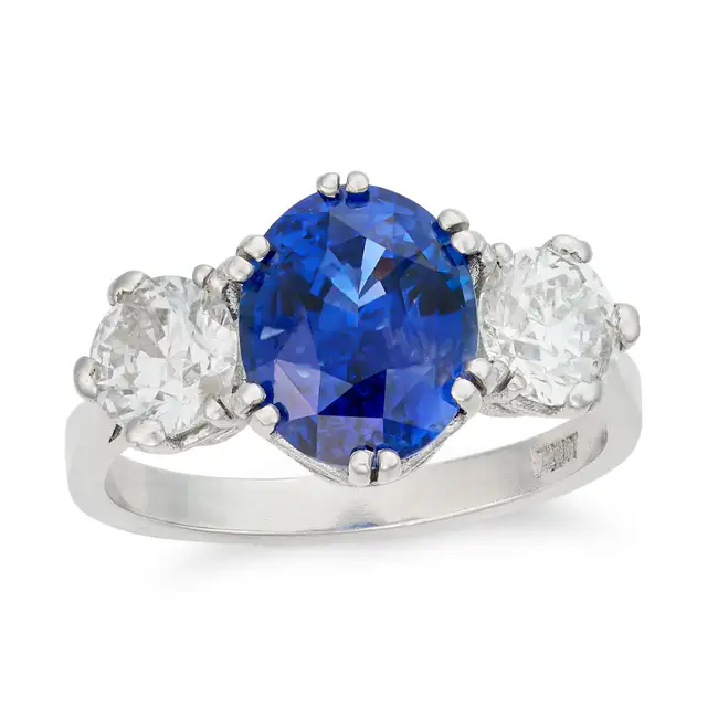 A SAPPHIRE AND DIAMOND THREE STONE set with an oval cut sapphire of approximately 4.63 carats