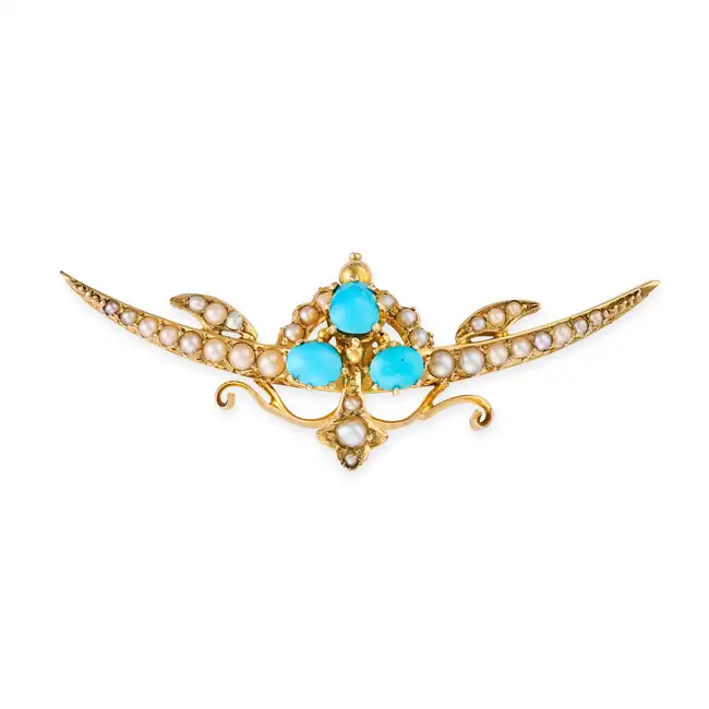 AN ANTIQUE TURQUOISE AND PEARL CRESCENT MOON BROOCH, CIRCA 1900 in 15ct yellow gold, designed as a
