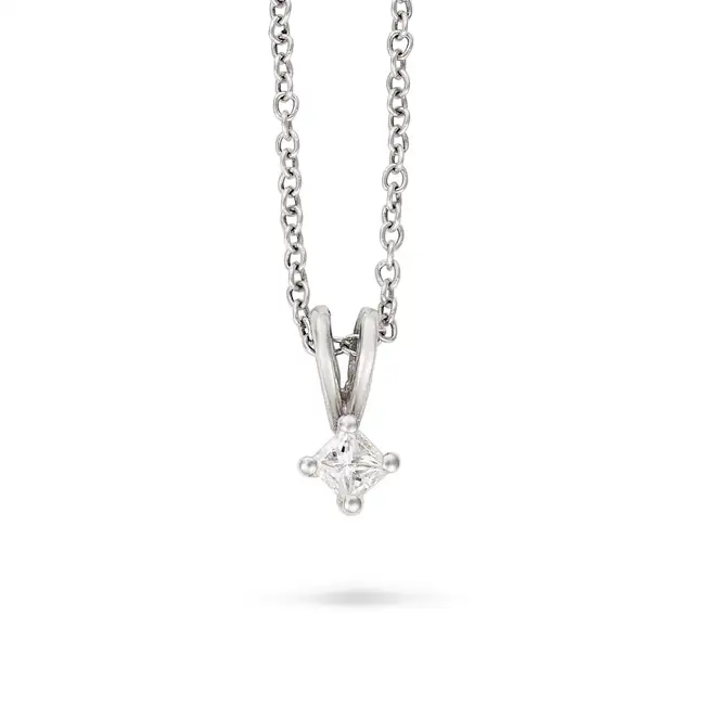 A SOLITAIRE DIAMOND PENDANT NECKLACE the pendant set with a princess cut diamond of approximately