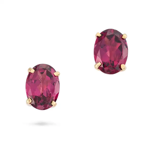 NO RESERVE - A PAIR OF GARNET STUD EARRINGS in 14ct yellow gold, each set with an oval cut garnet,